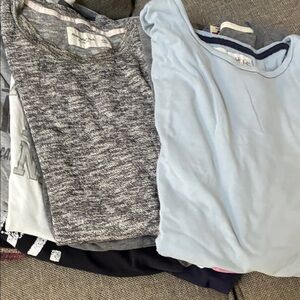 Men’s 24 assorted size XXL Tee SHIRTS. 3 are long sleeves